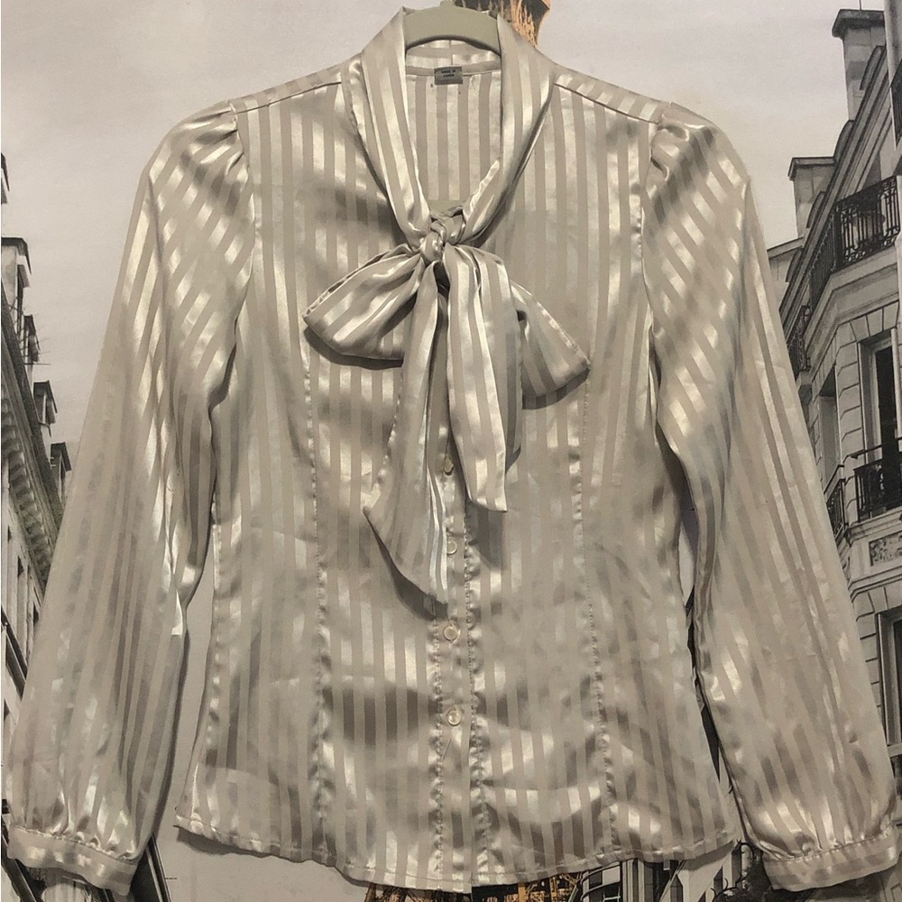 None Branded Made in Korea Satin Button Up Long-sleeve Size Small